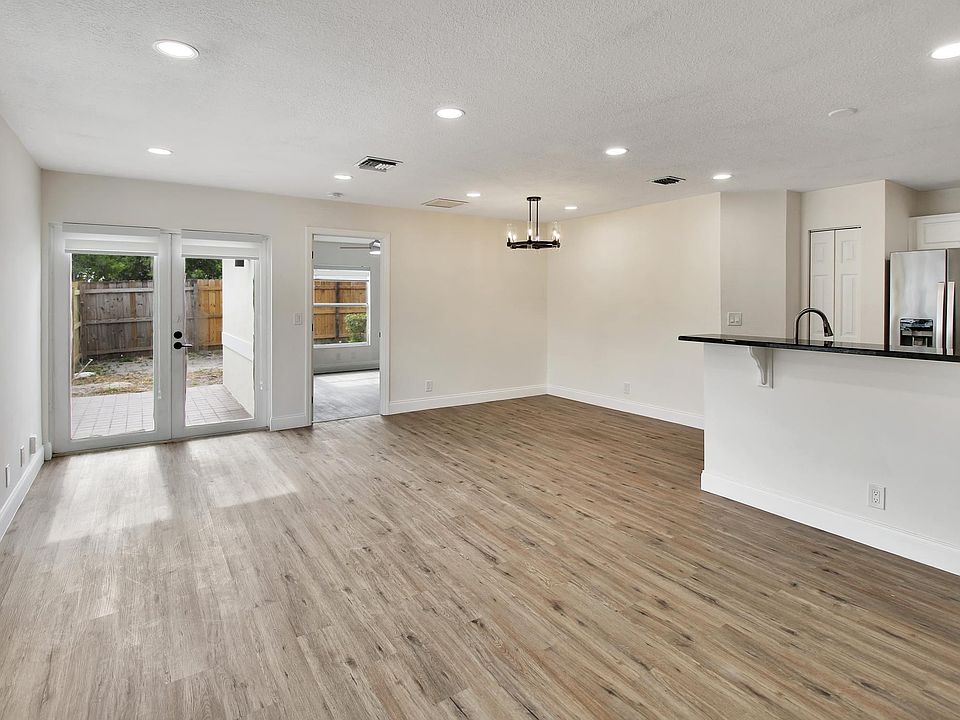 1st image of 1095 SW 2nd Ave