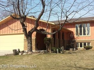 98 N Woodcrest Dr N, Fargo, ND 58102