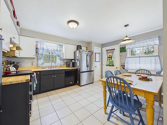 3rd image of 28 Beechwood Drive
