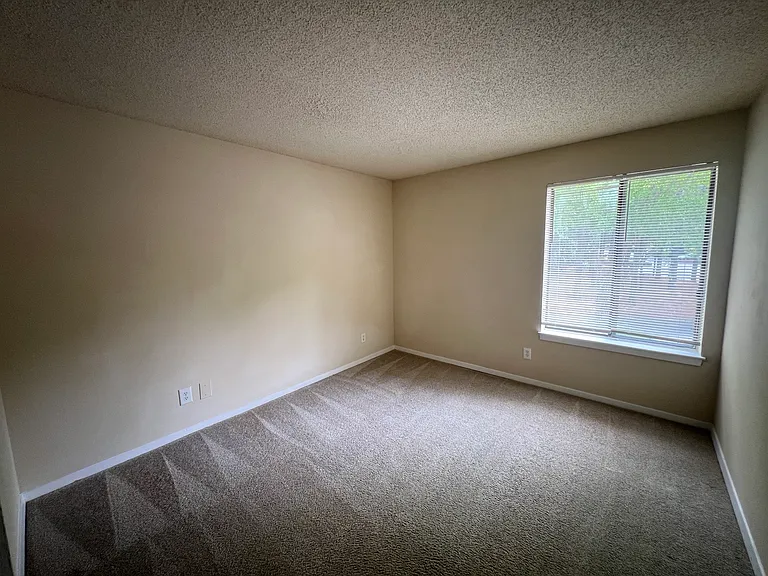 125 Seasons Pkwy — Photo 16
