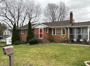 244 W J St, Purcellville, VA