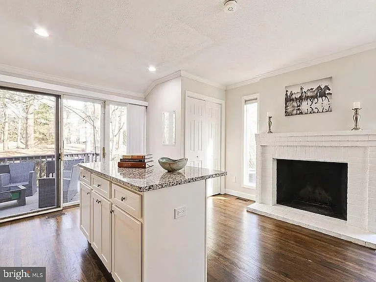 540 Sayre Dr — Photo 7