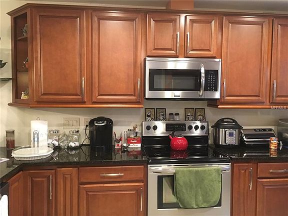 4th image of 1060 Dunrobin Dr APT A