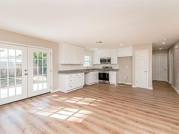 2nd image of 512 Bellevue Dr