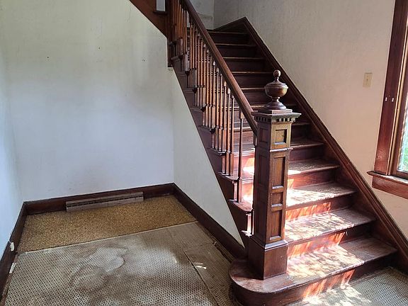 3rd image of 417 Watson St