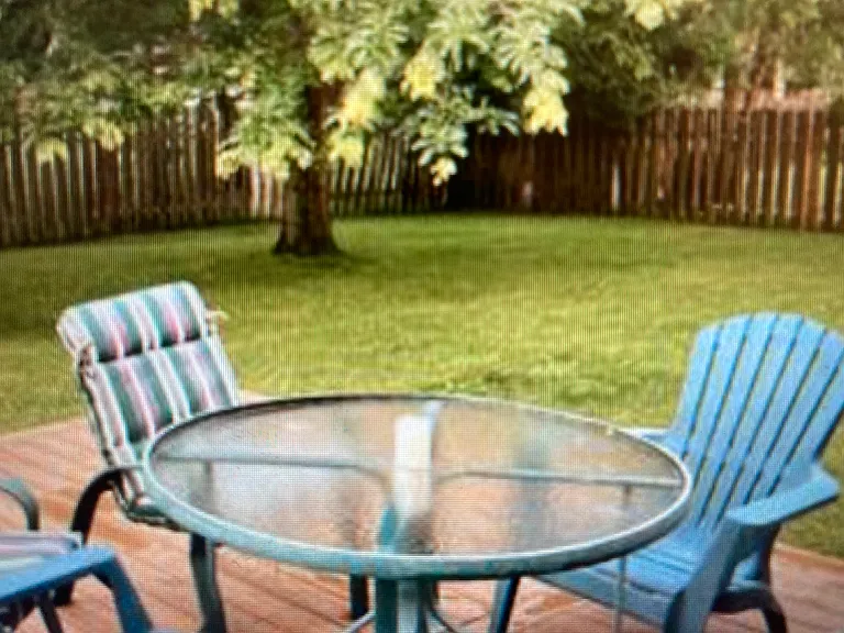 572 Royal Crest Dr — Photo 3