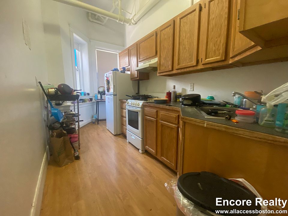 1st image of 464 Commonwealth Ave #Basement
