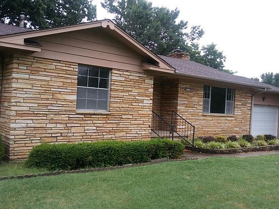 3rd image of 231 E Fort Worth St