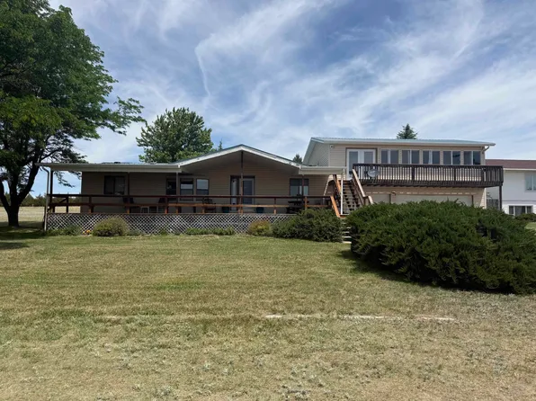 4 Sandy Beach Terrace, Lemoyne, NE 69146