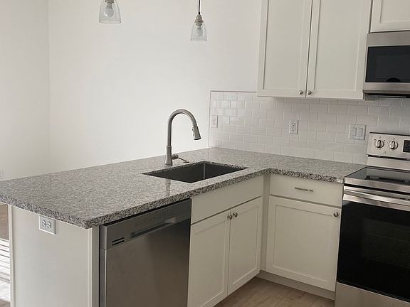 3rd image of 430 S 3 W