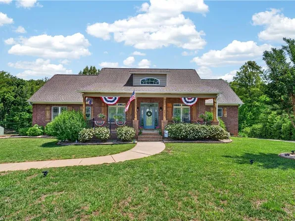 4630 Fern Creek Dr, Tobaccoville, NC 27050