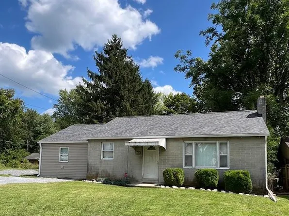 10426 Williamsport Pike, Falling Waters, WV 25419