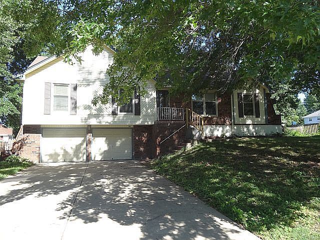 1st image of 500 NW Beau Cir