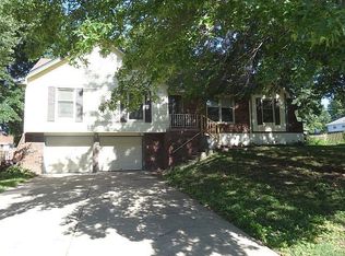 500 NW Beau Cir, Blue Springs, MO 64014