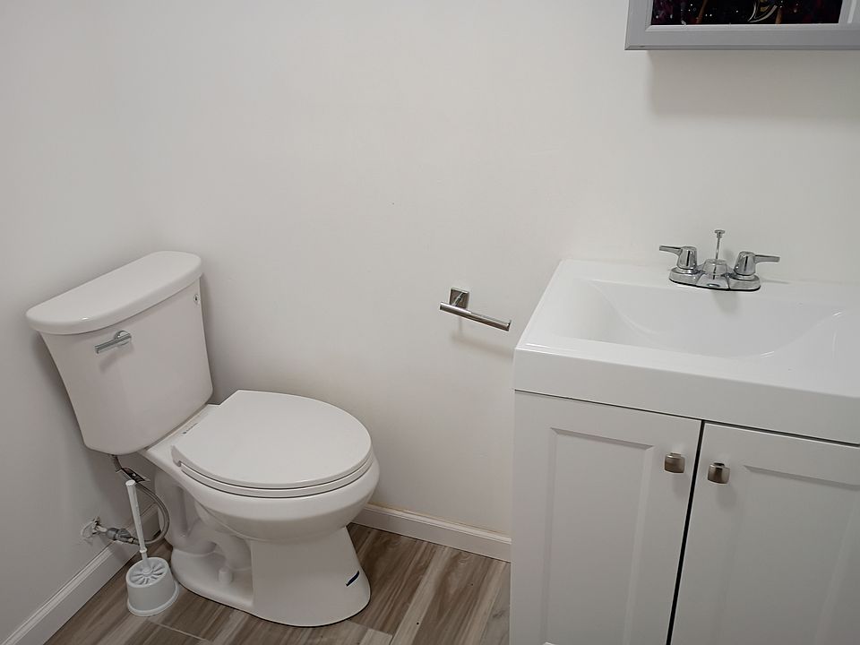 2nd image of 121 Eldredge St #1L