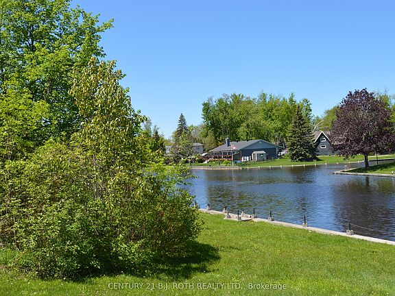 3rd image of 86 Simcoe Rd