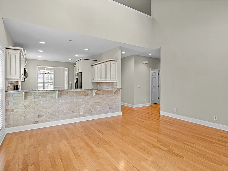 58 Burlington Ln — Photo 10