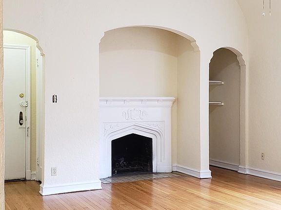 3rd image of 15610 Van Aken Blvd APT 6