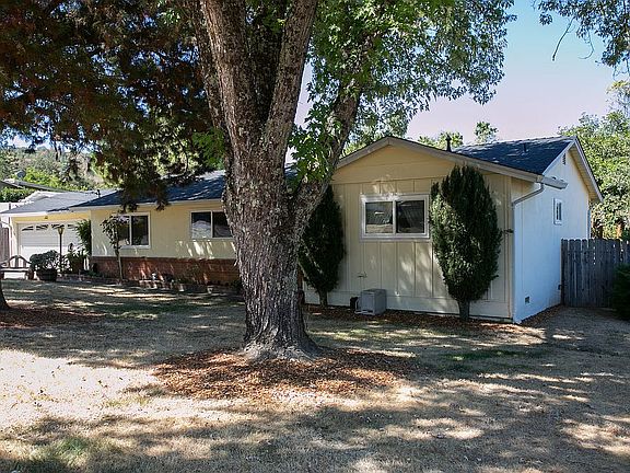 3rd image of 1631 Glen Dr