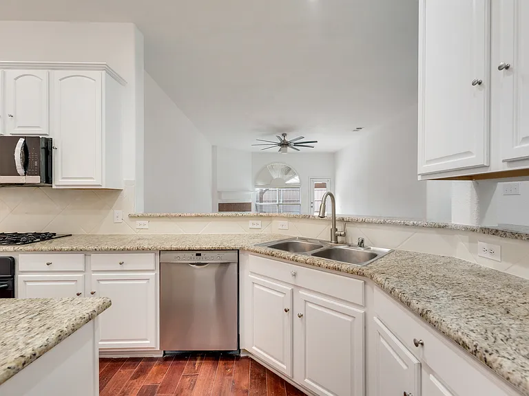 608 Regency Trl — Photo 19