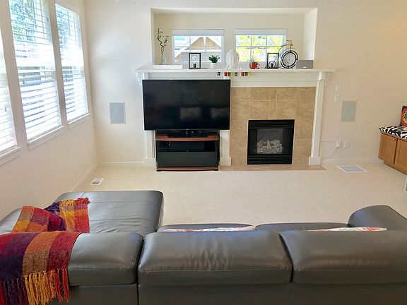 5th image of 1860 16th Ln NE