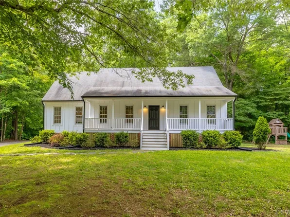 1930 Pine Creek Bluff Rd, Powhatan, VA 23139