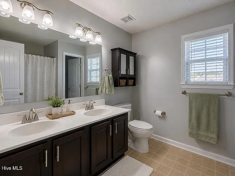 355 Rosebud Ln — Photo 7