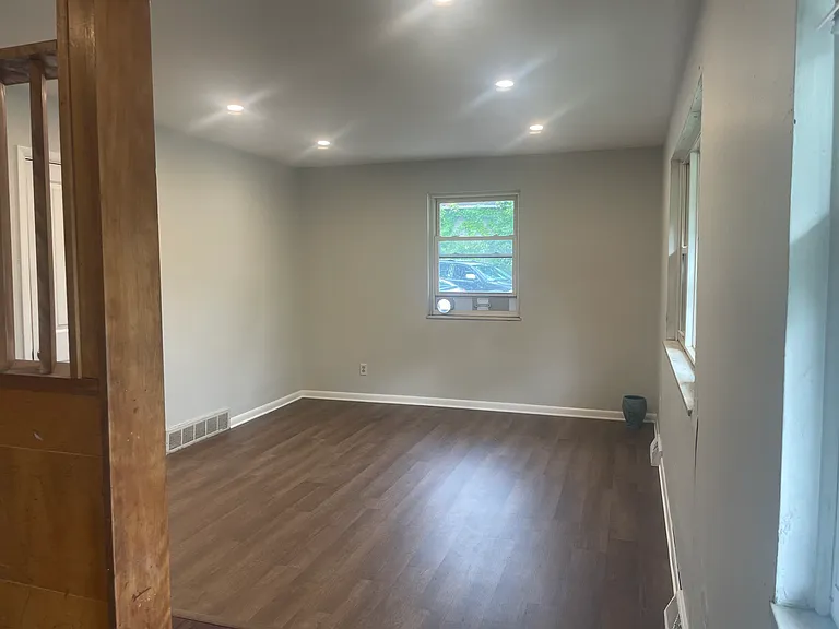 493 Zahn Dr #1 — Photo 4