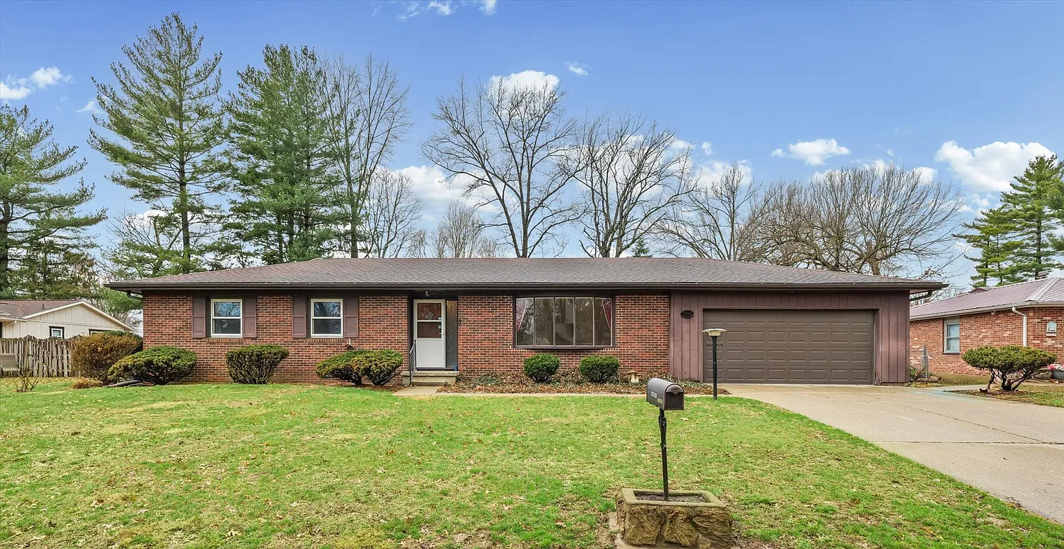 3248 Vista Dr photo 1