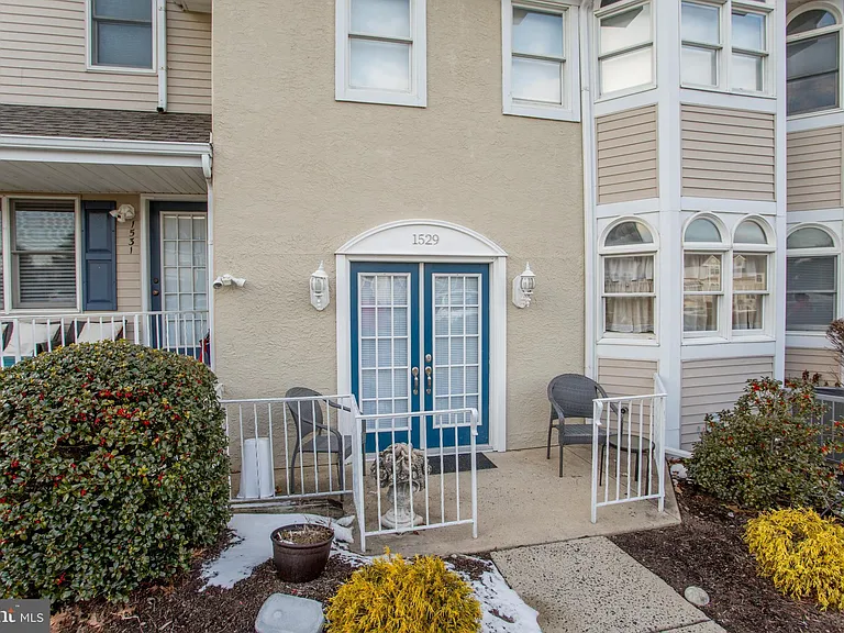 1529 Margaret Ct — Photo 9