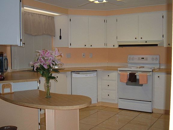 Horseshoe kitchen