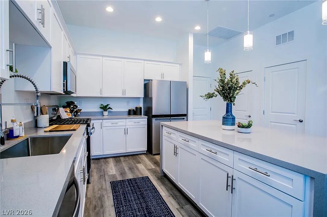 3 bed, 2.5 bath, 1785 sqft, $2,485 — Photo 2