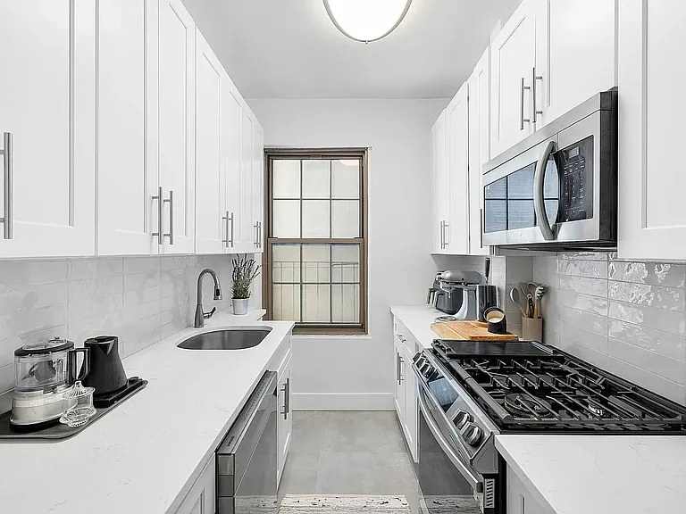 1100 Grand Concourse #4B — Photo 17