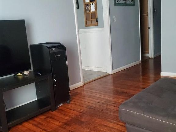4th image of 332 Old Cardinal Dr