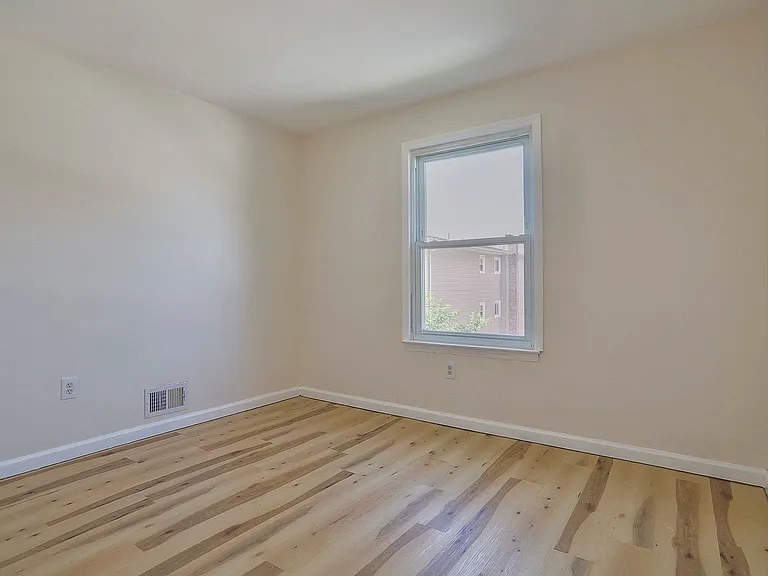 220 Astoria Pl #2 — Photo 14