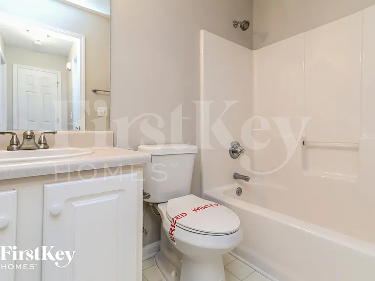 3240 Hilltop Cir — Photo 16