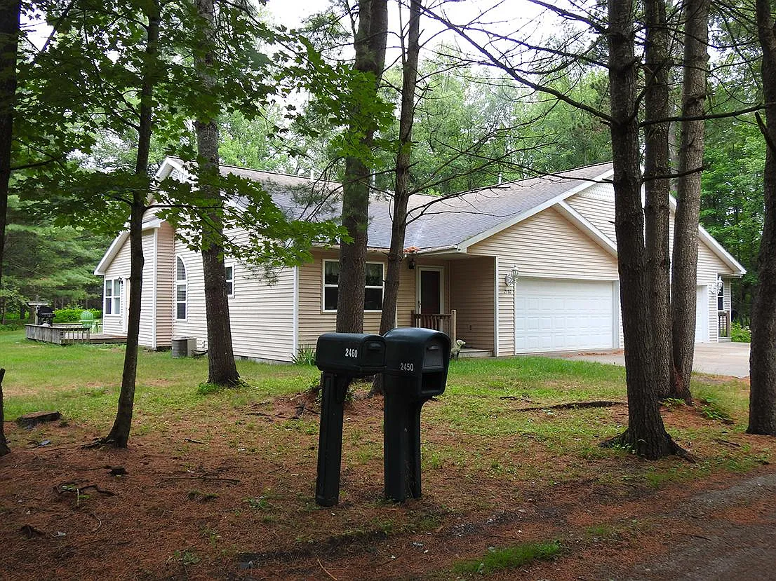 2450 Woodcroft Ln — Photo 4