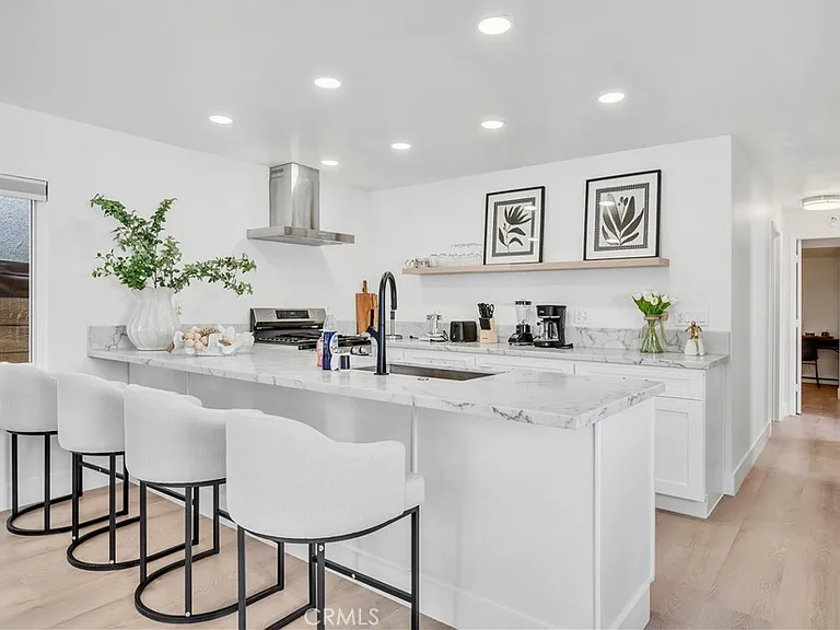 920 W Balboa Blvd — Photo 4