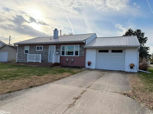 417 Longmeadow Dr, West Burlington, IA 52655