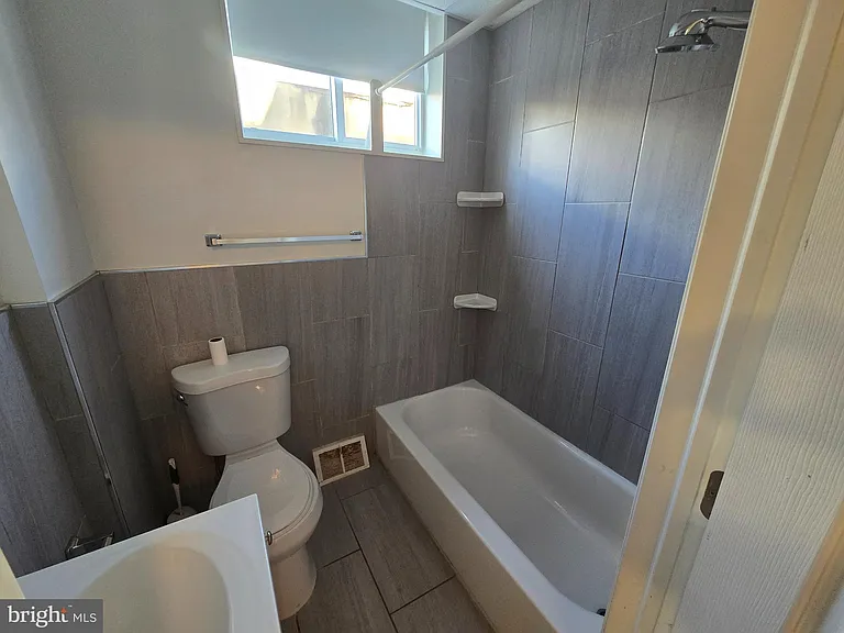 712 S Randolph St — Photo 10