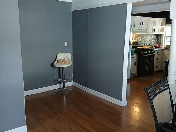 2nd image of 319 Rich St