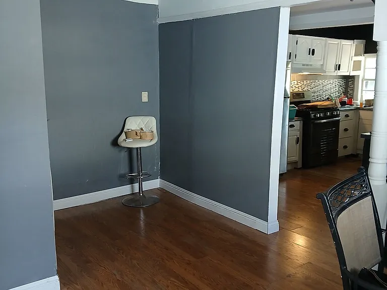 319 Rich St — Photo 2
