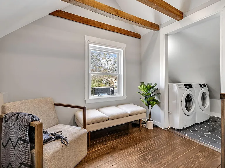 335 Dupont Ave — Photo 33