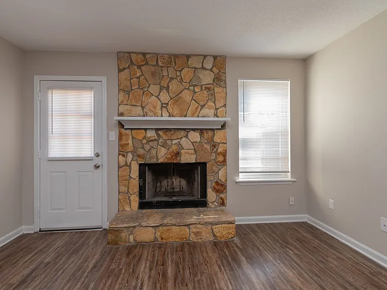 2937 Dahlia Dr — Photo 7