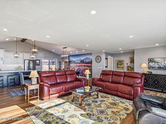 4th image of 604 N Shore Dr