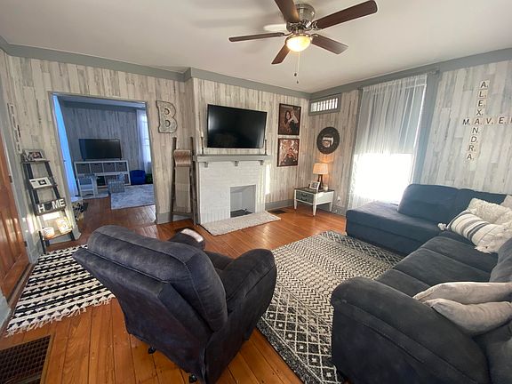 3rd image of 419 Boyce St