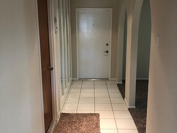 4th image of 3976 Villmoor Ln