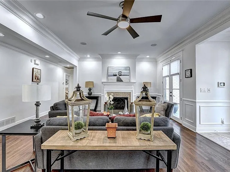1227 Sheridan Rd NE — Photo 5