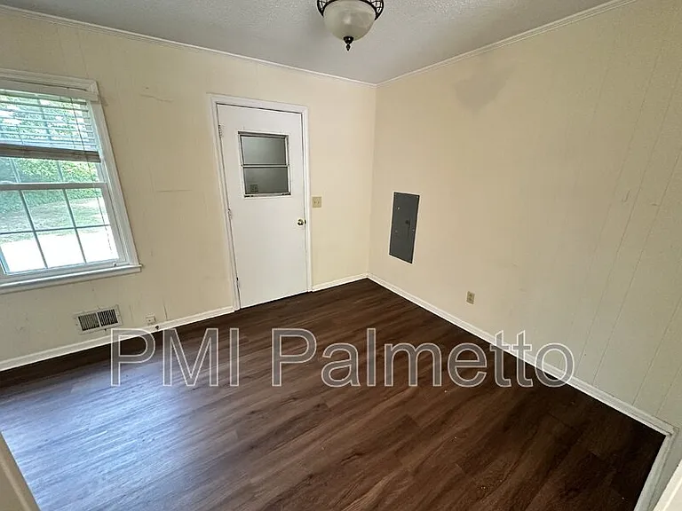 304 Princess St — Photo 6