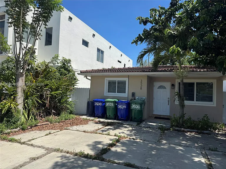 3528 SW 25th Ter #3528 — Photo 2